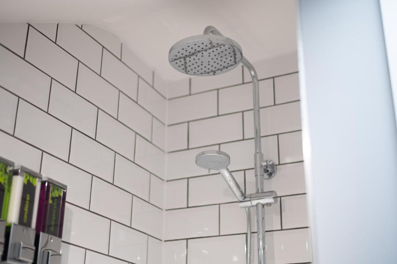 3Rm Flat, Smart Tv'S, Close To All Amenities Llanelli Luaran gambar