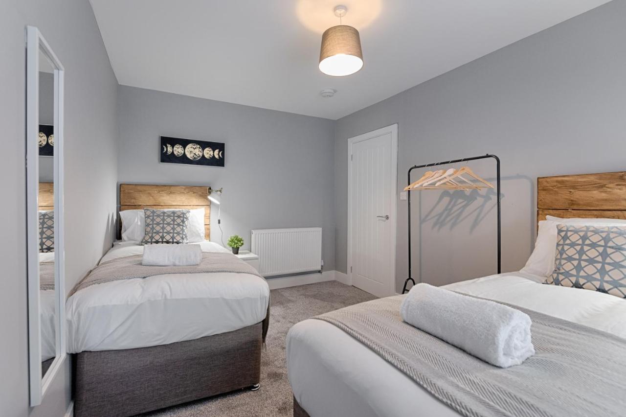 3Rm Flat, Smart Tv'S, Close To All Amenities Llanelli Luaran gambar
