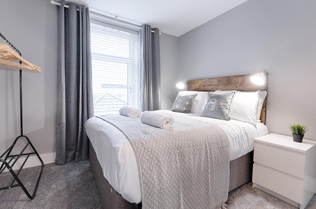 3Rm Flat, Smart Tv'S, Close To All Amenities Llanelli Luaran gambar