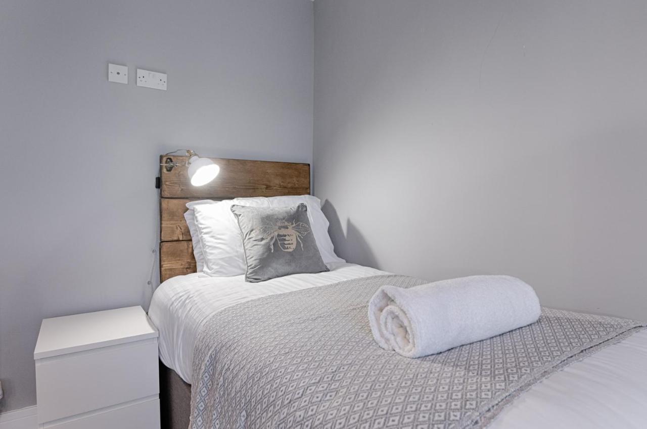 3Rm Flat, Smart Tv'S, Close To All Amenities Llanelli Luaran gambar