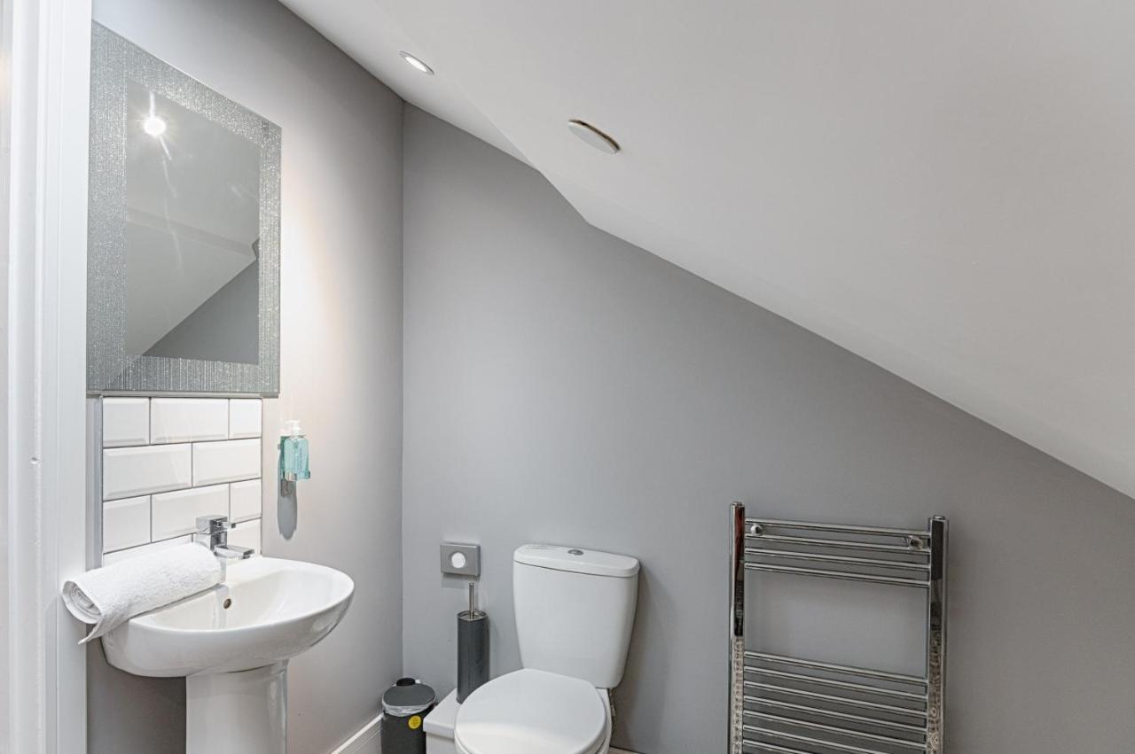 3Rm Flat, Smart Tv'S, Close To All Amenities Llanelli Luaran gambar